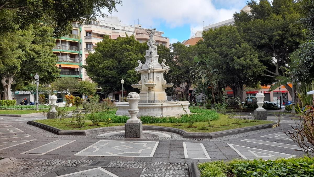 Entorno urbano Plaza Weyler y zona comercial Santa Cruz