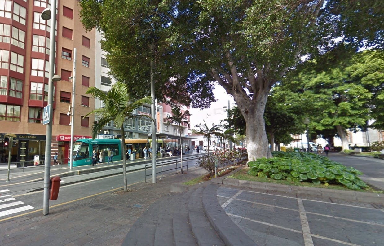 Parada de tranvía Plaza Weyler conexión transporte público Tenerife